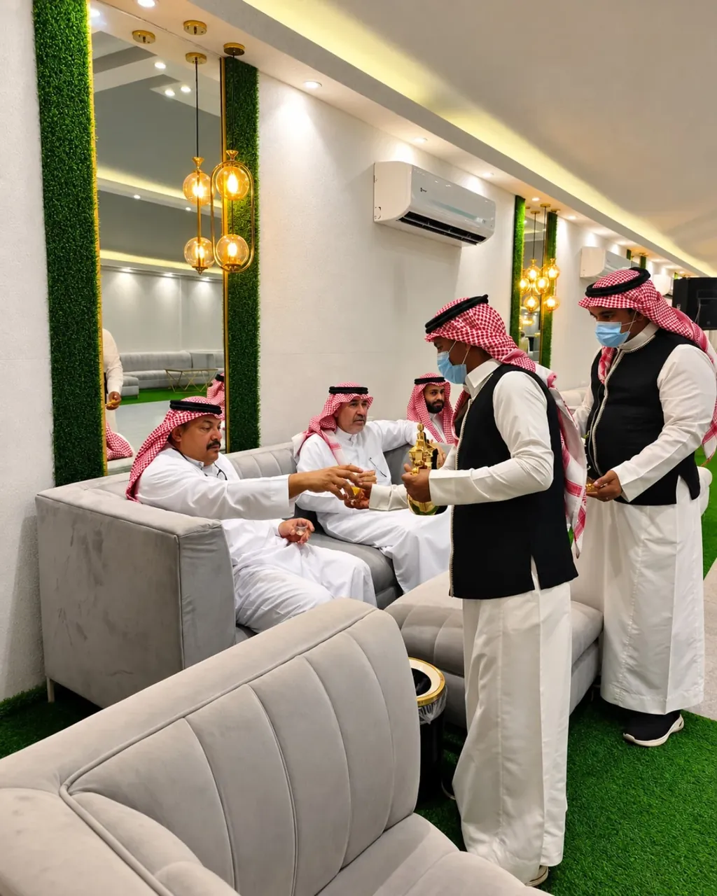 تقديم القهوة للضيوف
